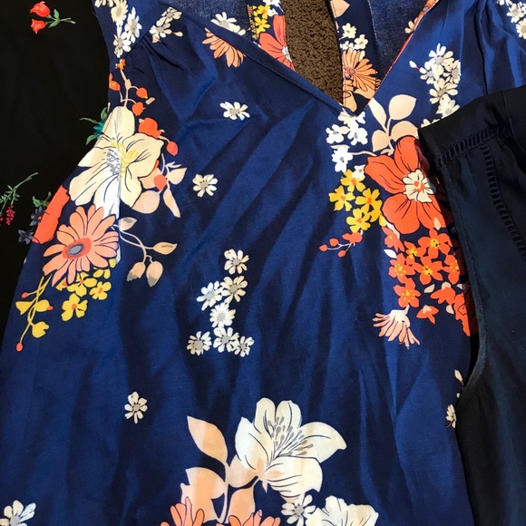 3 tank tops - Picture 3 of 4